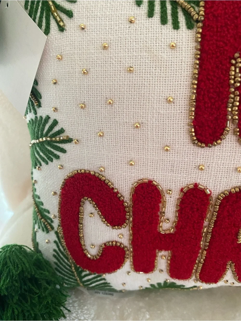 Holiday 'Merry Christmas' Decorative Pillow - White and Green with tassels